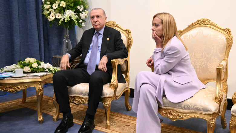 Momentul in care Recep Tayyip Erdogan ii cere Giorgiei Meloni sa renunte la fumat. Reactia premierului Italiei Imagine