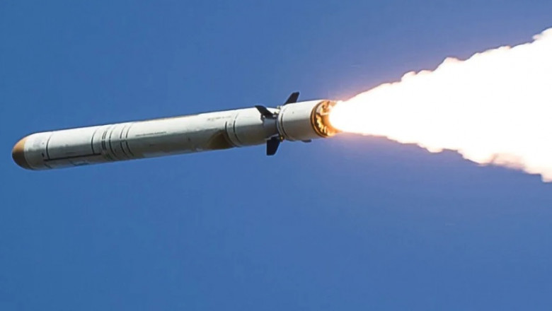 Momentul in care ucrainenii doboara o racheta de croaziera in ziua in care Rusia a bombardat masiv Ucraina Imagine