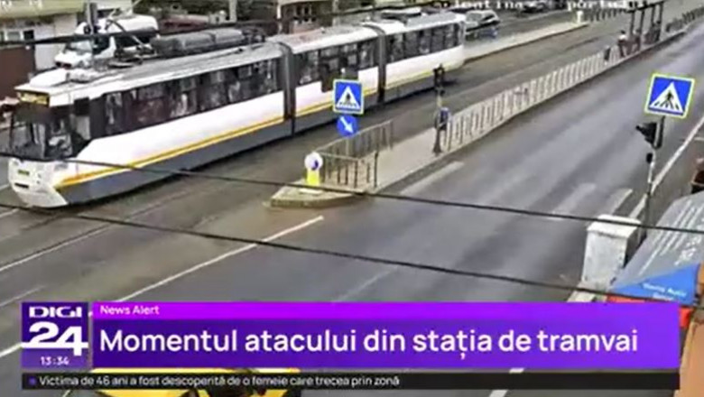 Momentul in care un barbat este injunghiat de un copil de 13 ani, intr-o statie a tramvaiului 21 din Bucuresti Imagine