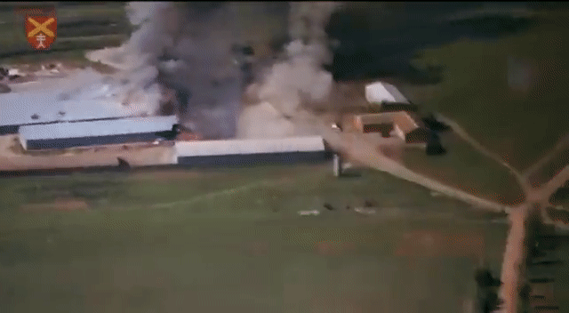 Momentul in care un depozit de munitii al armatei ruse e aruncat in aer de artileria ucraineana, langa Zaporojie Imagine