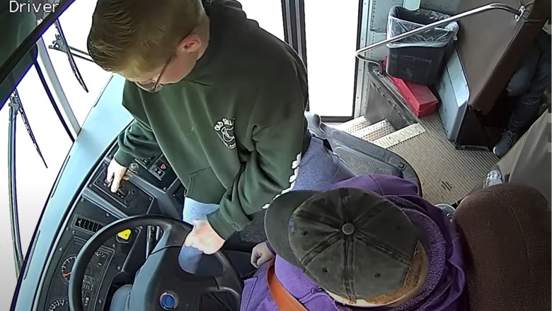 Momentul in care un elev de clasa a 7-a din SUA si-a salvat colegii dupa ce soferul autobuzului scolar a lesinat la volan Imagine
