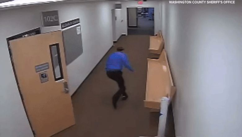 Momentul in care un suspect de crima reuseste sa evadeze din sala de judecata Imagine