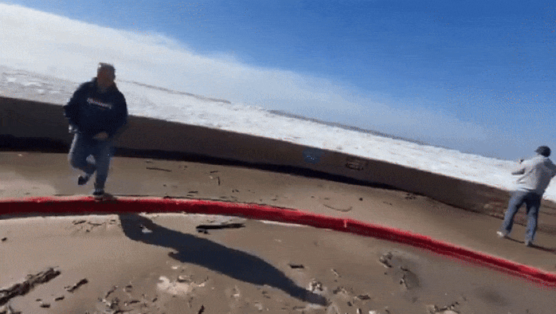 Momentul in care zeci de oameni sunt surprinsi de valuri uriase in California. Voiau sa faca fotografii, in ciuda ordinului de evacuare Imagine