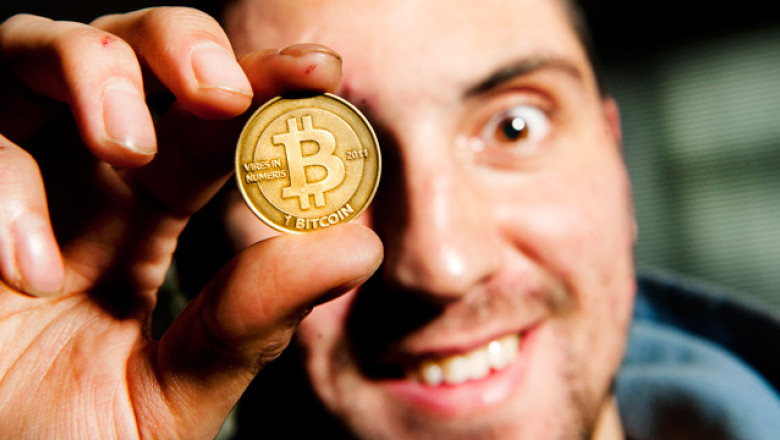 Moneda virtuala Bitcoin poate fi folosita in tranzactii comerciale. Un Bitcoin valoareaza 51 de euro Imagine