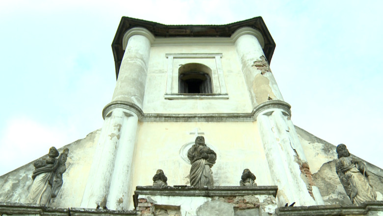 Monument cu arhitectura unica, in paragina Imagine