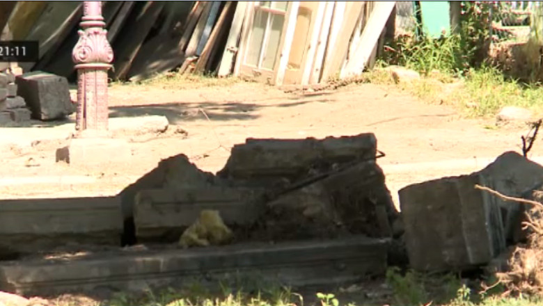 Monument istoric din centrul Iasiului, demolat de muncitori Imagine