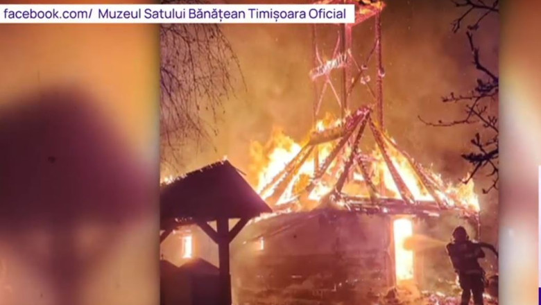 Monument istoric, distrus de flacari: Biserica din lemn din Muzeul Satului Timisoara, veche de 300 de ani, a ars complet Imagine