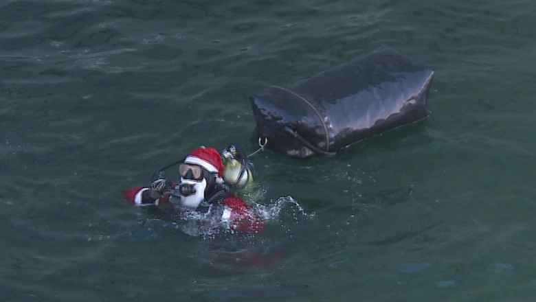 Mos Craciun a venit din adancuri. Copiii scafandrilor au primit cadouri pe nava Midia Imagine