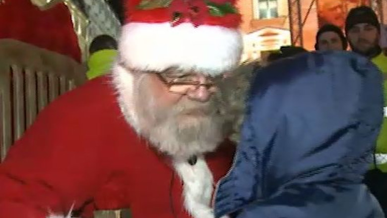 Mos Craciun a venit la Timisoara. Peste 350 de cadouri au fost impartite copiilor Imagine