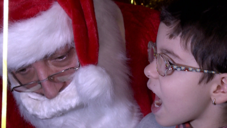 Mos Craciun de inchiriat. Pentru 120 de lei pe ora, orice copil il poate avea pe Mos acasa Imagine