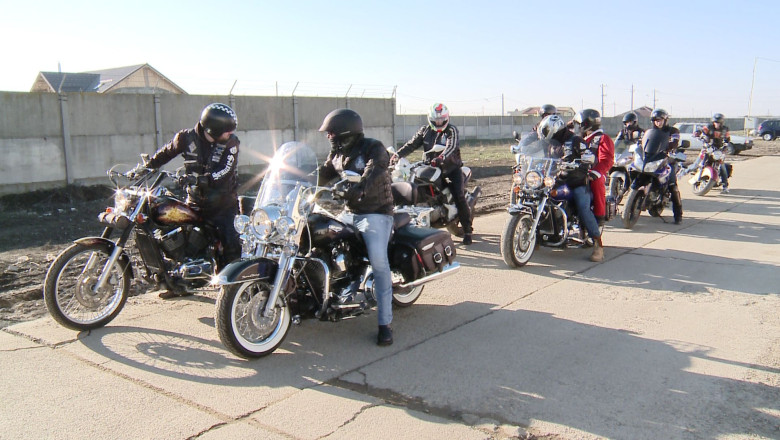 Mos Craciun pe motor Imagine