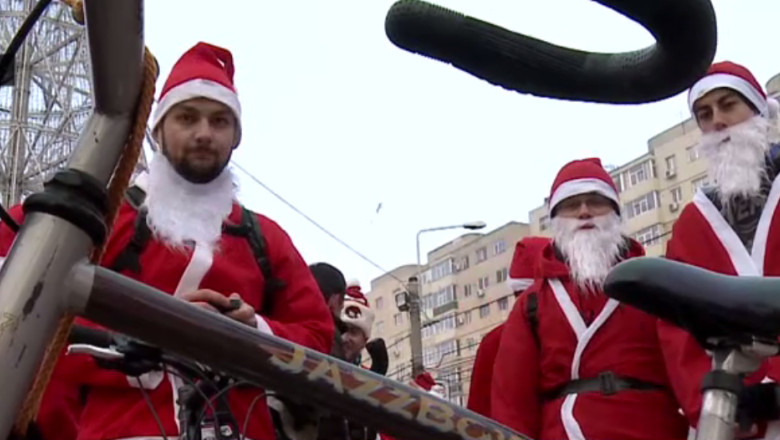 Mos Craciun vine pe bicicleta. Zeci de biciclisti, costumati in Mos Craciun au impartit dulciuri copiilor din Constanta Imagine