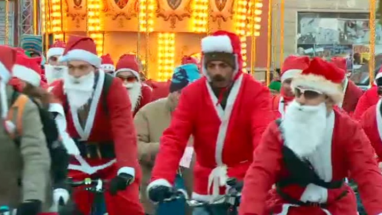 Mos Craciun vine si pe bicicleta Imagine