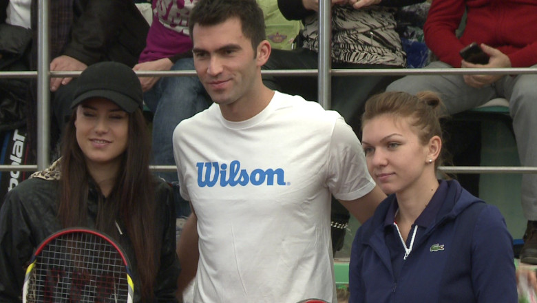 Mos Nicolae la fileu. Halep, Crastea si Tecau au impartit autografe la 300 de copii Imagine