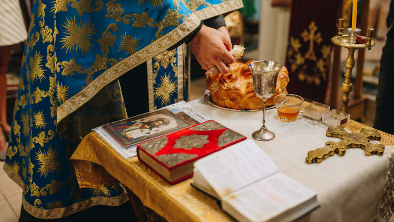 Mosii de toamna 2025: Ce alimente se impart in Sambata Mortilor. Recomandarea preotului pentru fiecare pachet oferit de 1 noiembrie Imagine