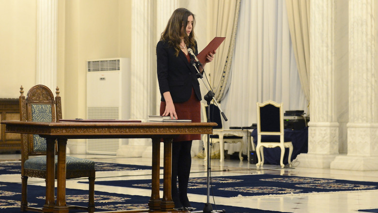 Motiune simpla impotriva ministrului de Finante Imagine