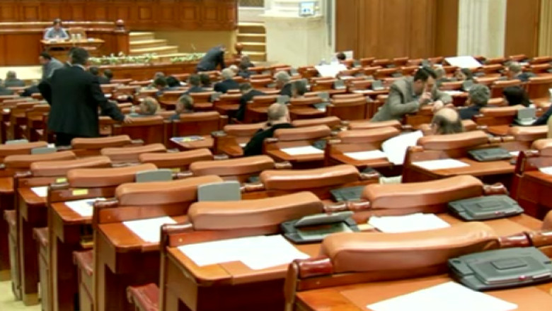Motiunea de cenzura a PNL a fost citita in Parlament. Premierul nu a fost prezent Imagine