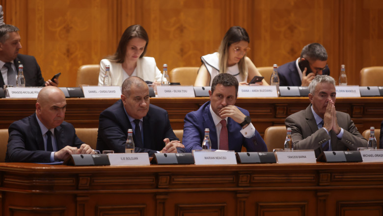 Motiunea impotriva Guvernului Bolojan a picat. Parlamentarii coalitiei au fost prezenti, dar nu au votat
