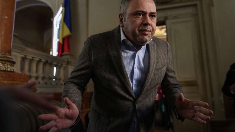 Motiunea simpla depusa de Opozitie impotriva ministrului Agriculturii a fost respinsa de Parlament. Florin Barbu: „Bateti campii” Imagine