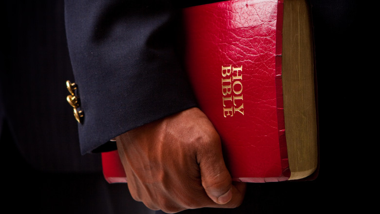 Motivul pentru care Biblia a fost retrasa din mai multe scoli din SUA: „Vulgaritate si violenta” Imagine