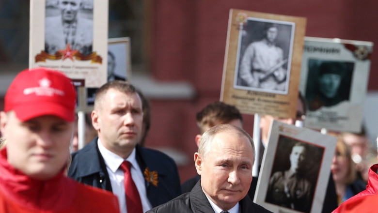 Motivul pentru care Putin nu doreste sa vada „Regimentul nemuritorilor” defiland la parada militara de 9 mai din acest an Imagine
