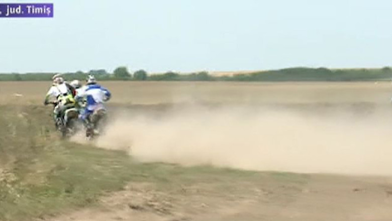 Motoare turate, prin nisip si praf Imagine