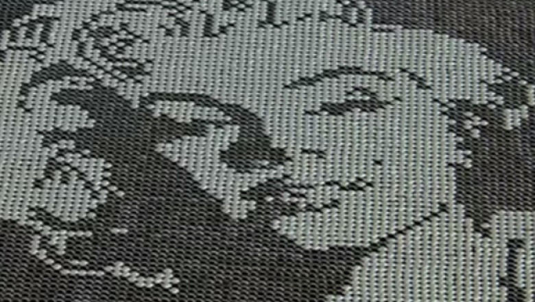 Mozaic urias din pahare de cafea. Chipul actritei Marilyn Monroe a fost realizat din 13.000 de pahare Imagine