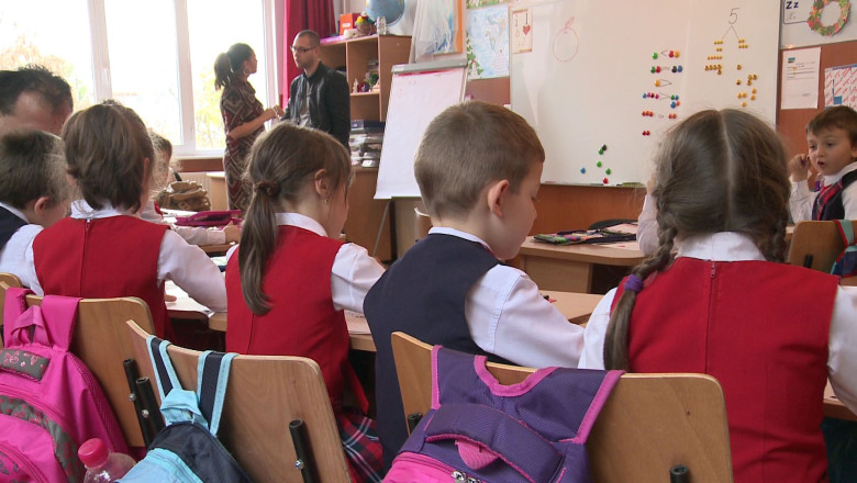 Multi copii raman nevaccinati Imagine