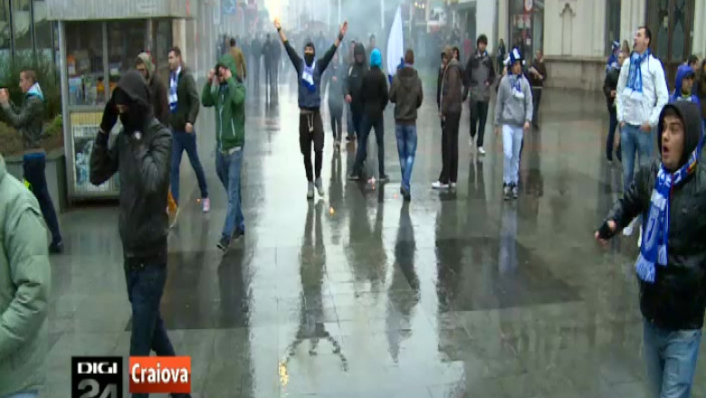 Multi nervi, putin fotbal la derby-ul Craiovei   Imagine