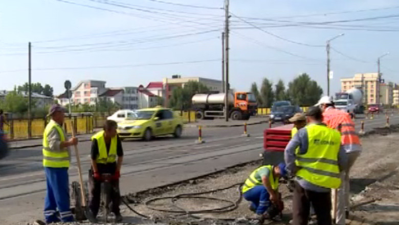 Munca pe canicula. Angajatorii trebuie sa asigure conditii speciale de lucru Imagine