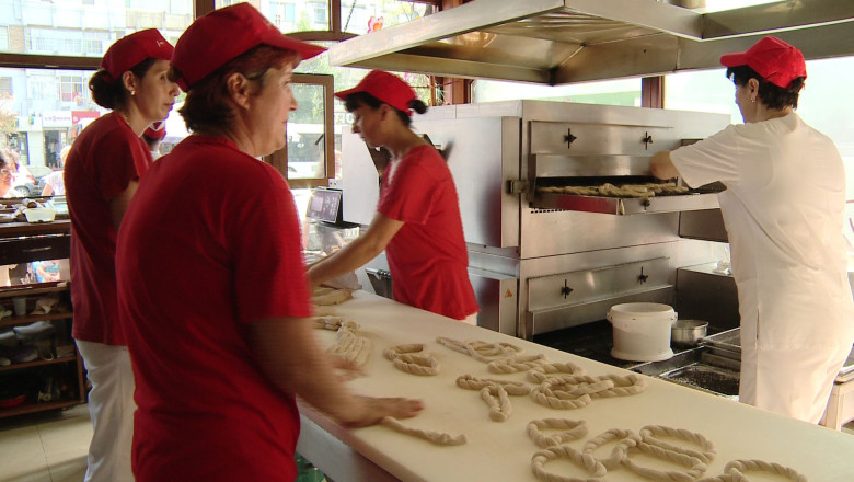 Munca pe canicula. In cantine si in covrigarii se lucreaza la temperaturi foarte ridicate Imagine