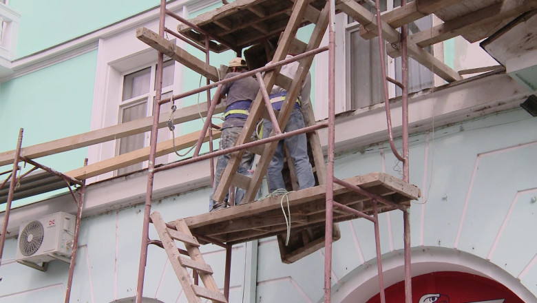 Muncitor cazut de pe schela Imagine