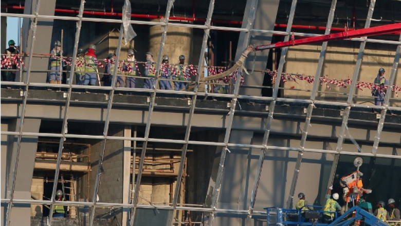 Muncitori romani, sclavi in Qatar. „De Craciun am mancat orez si am baut apa” Imagine
