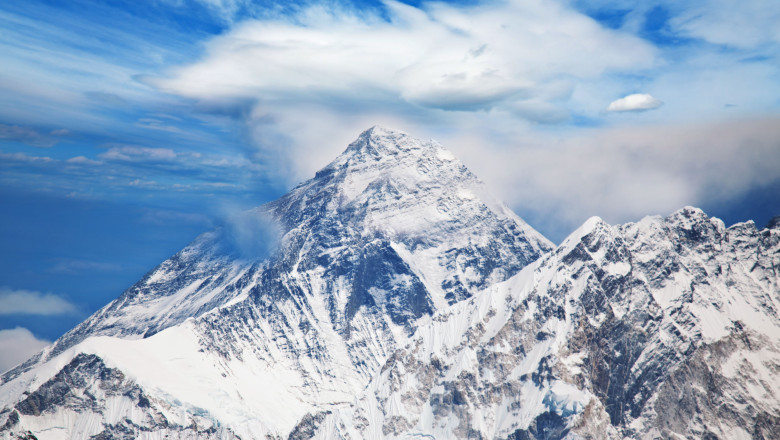Muntele Everest devine tot mai inalt, iar cercetatorii si-au dat seama in sfarsit care e motivul Imagine