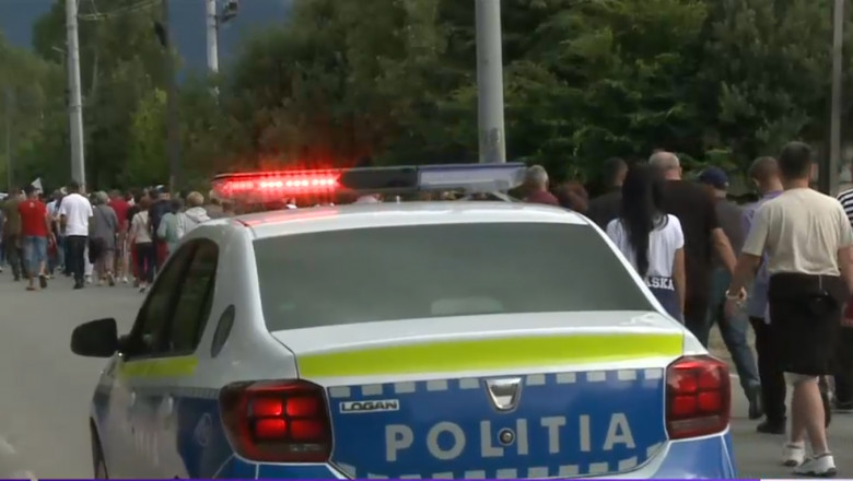 „Murim cu zile”. De ani de zile, locuitorii unui oras din judetul Brasov indura un miros infernal. Oamenii au iesit sa protesteze Imagine