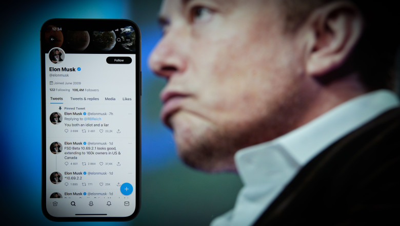 Musk s-a certat pe Twitter cu un angajat. Dupa ce i-a spus ca e "cel mai rau", si-a cerut scuze si l-a chemat inapoi la munca Imagine