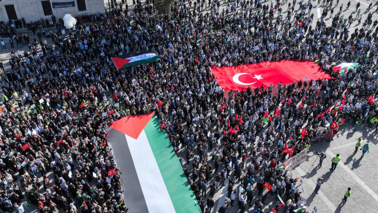Musulmanii cer Israelului sa inceteze bombardamentele Imagine