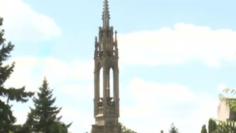 Mutarea Coloanei Fidelitatii in Piata Balcescu, in linie dreapta  Imagine