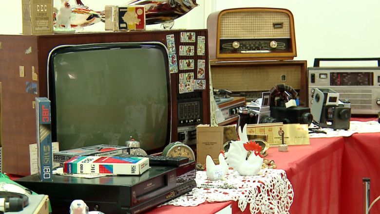 Muzeu al Comunismului realizat de elevi. Sute de obiecte au fost expuse la Colegiul Economic din Iasi Imagine