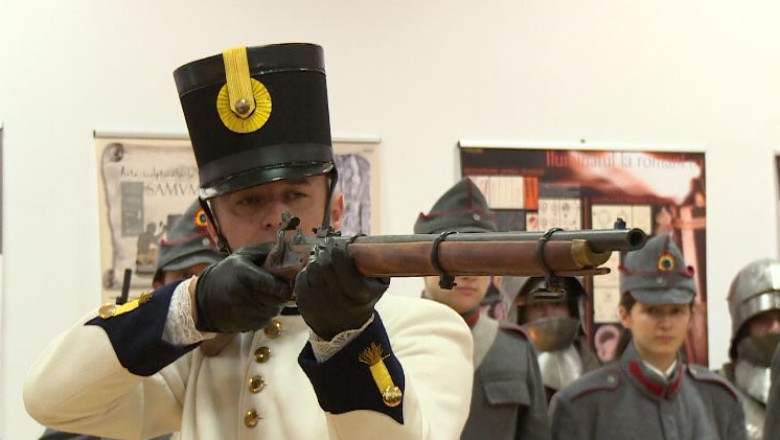 Muzeul National de Istorie a Transilvaniei, invadat de strajeri si graniceri Imagine