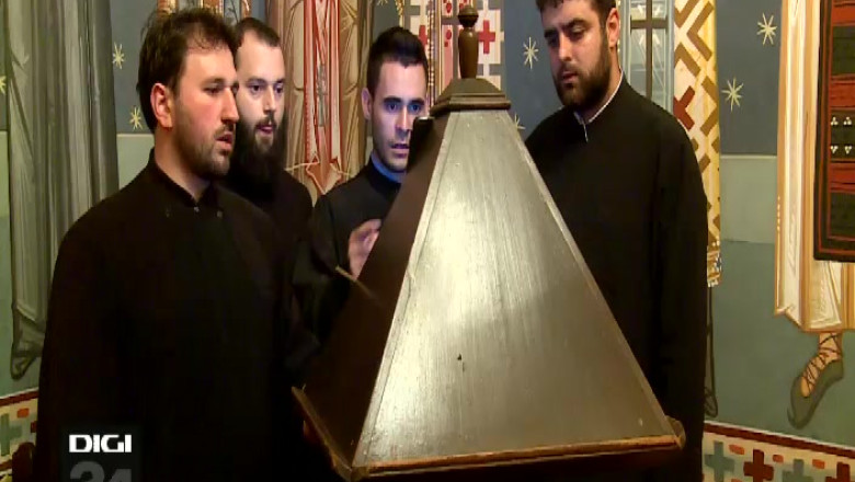 Muzica bisericeasca pe tableta. Un tanar a realizat un e-book ce contine cantari bisericesti Imagine