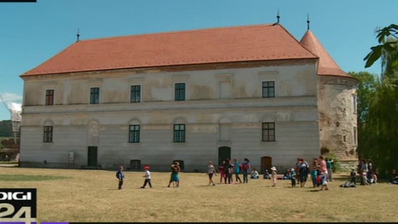 Muzica electronica readuce la viata Castelul Banffy Imagine