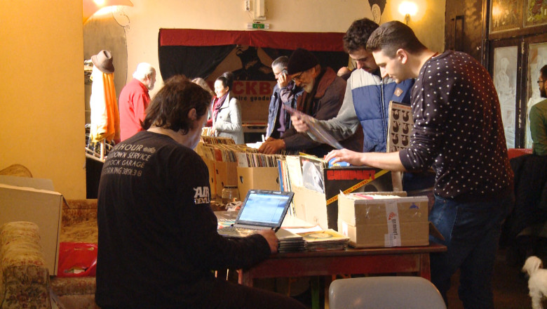 Muzica vremurilor apuse. Colectionarii de discuri din vinil s-au intalnit la Oradea Imagine