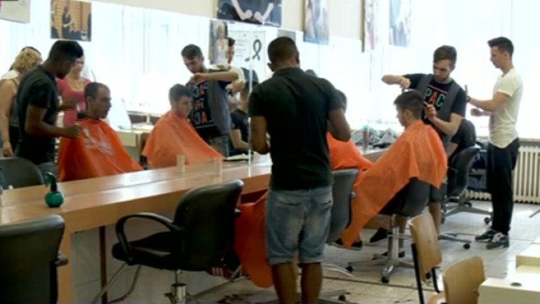 N-au luat Bacalaureatul, dar vor sa invete o meserie. Tot mai multi absolventi de liceu merg la scolile postliceale Imagine