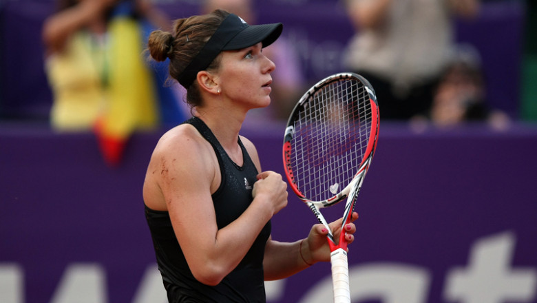 Nadia Comaneci, in tribune la partida dintre Simona Halep si Lara Arruabarena Imagine