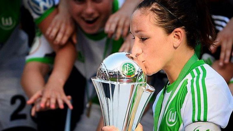 Nadine Kessler, cea mai buna jucatoare de fotbal din Europa Imagine