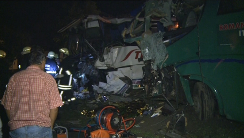 Nadlac, judetul Arad: accident cu doua autocare. Bilant: trei morti si 29 de raniti Imagine