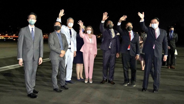 Nancy Pelosi si-a incheiat vizita in Taiwan si a plecat spre Coreea de Sud Imagine