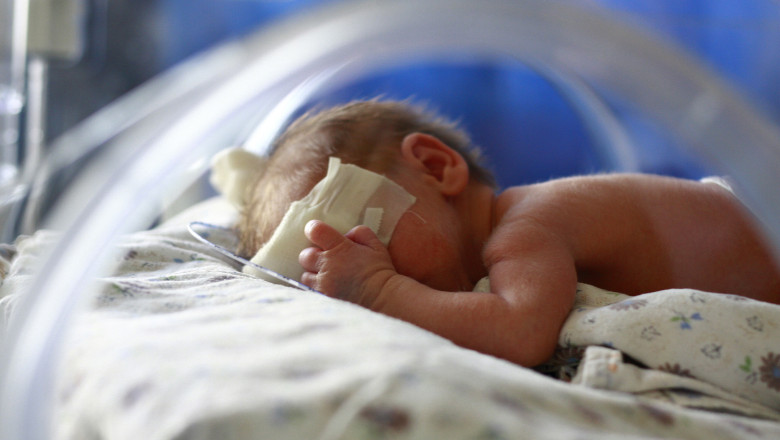 NASCUT IN ROMANIA. Miracolele din salile de operatie Imagine