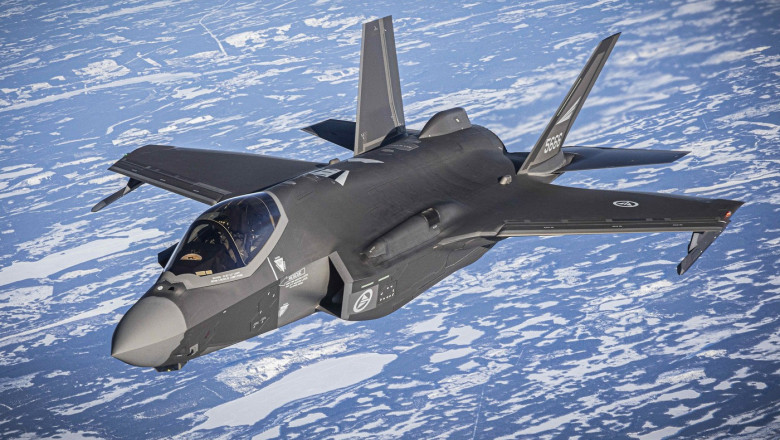 NATO ia in considerare un centru de operatiuni aeriene combinate in Zona Arctica pentru a face fata amenintarilor rusesti Imagine